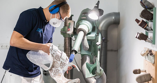 Orthesenbau zur Fixierung oder Korrektur bei Deformitäten und Haltungsfehlern